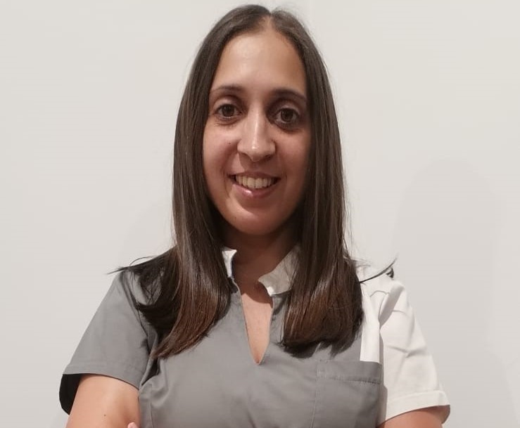 Terapeuta a realizar massagem